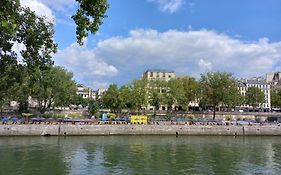 Ile Saint-Louis Glamorous Flat